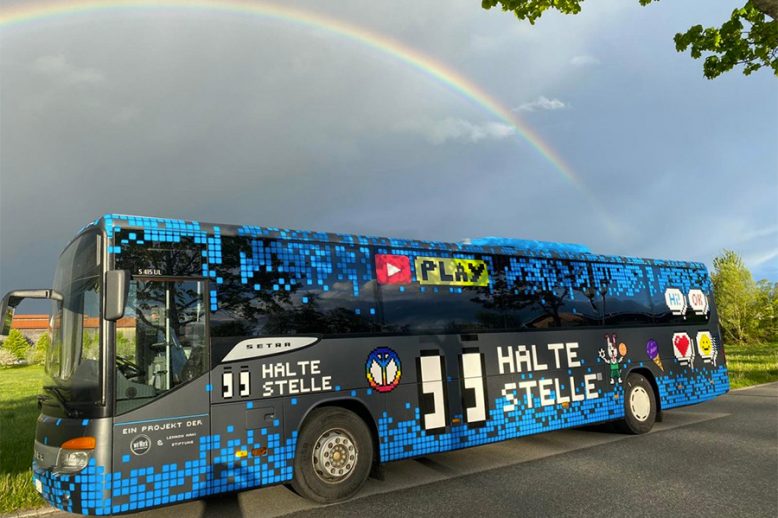 Die Haltestelle - wirWerk / Lennon Maki Stiftung